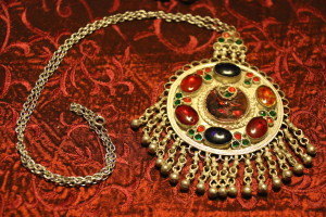 Bebe's necklace (1)